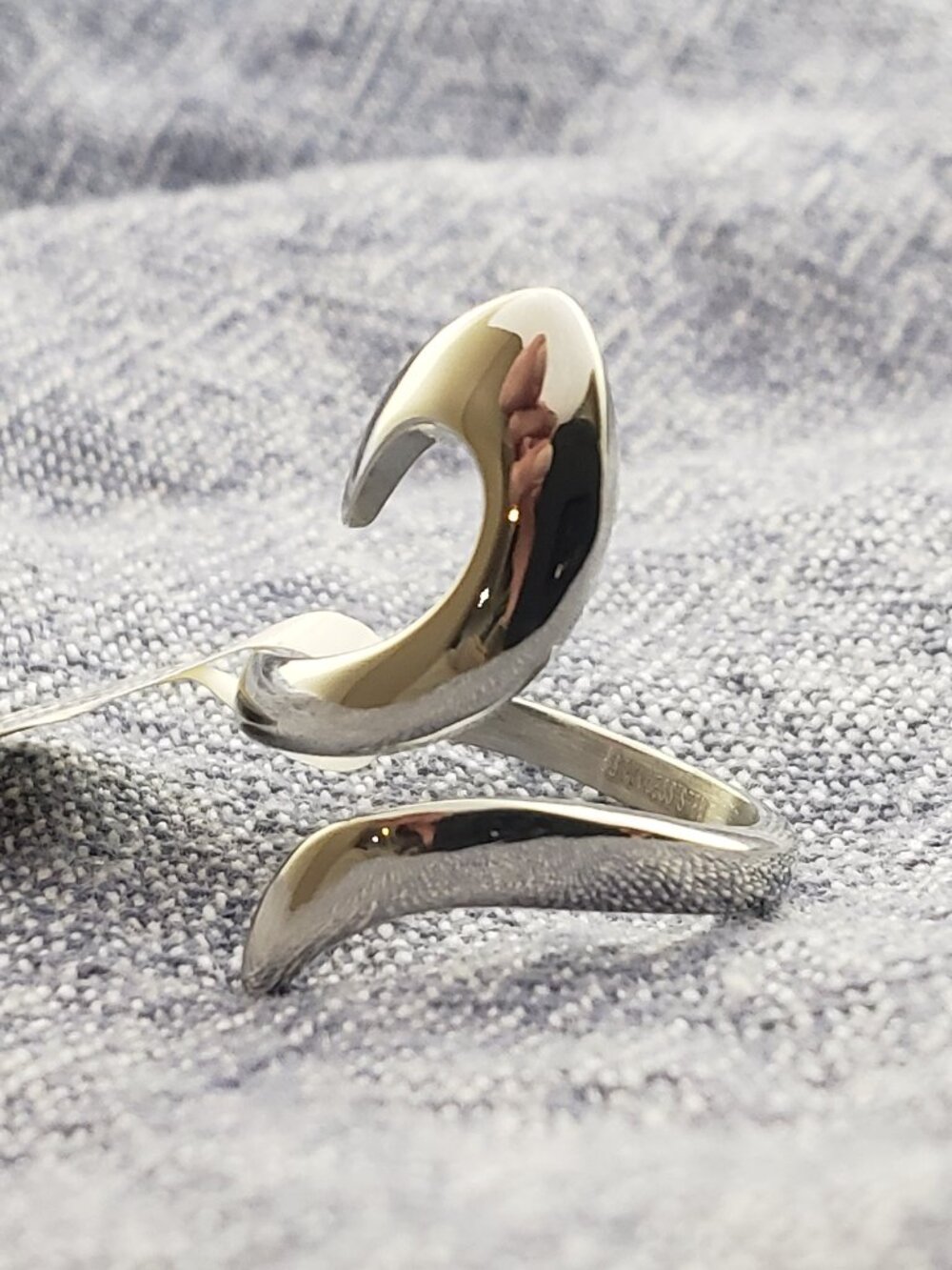 Stainless steel curvy ring in sizes 7,8,9 & 10